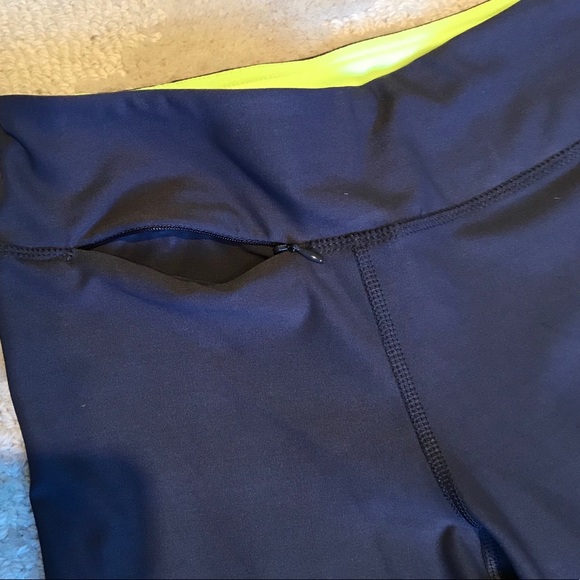 3-Piece Zuzuzen Workout Set - Legging, Tank, Bra - Picture 6 of 8